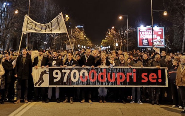 ГРАЂАНСКИ ПРОТЕСТИ У ПОДГОРИЦИ: Слобода није у коверти